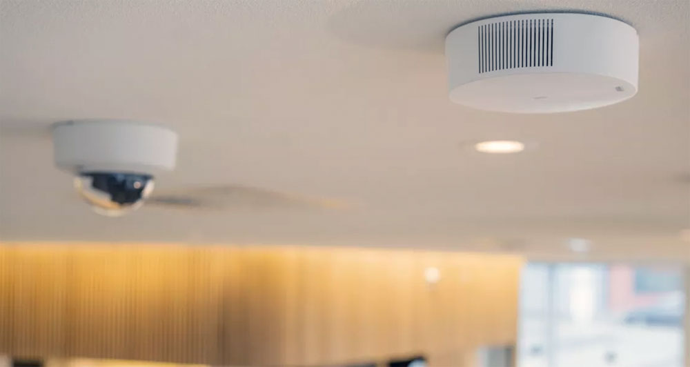 Новые датчики качества воздуха AXIS — решения для охраны труда, техники безопасности и умных зданий