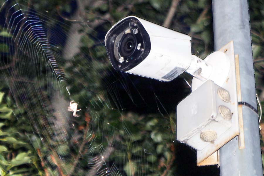 Паутина перед объективом камеры видеонаблюдения — мифы, заблуждения и рабочие решения